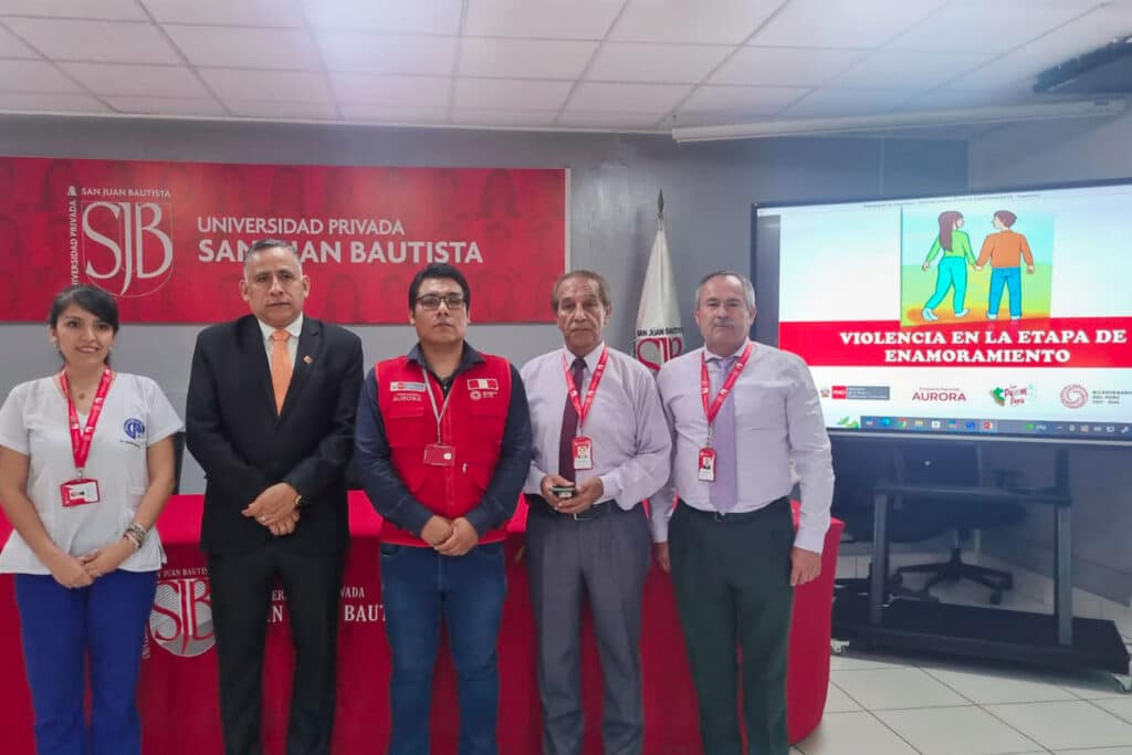 Autoridades de la UPSJB y del Programa Warmi Ñan del MIMP