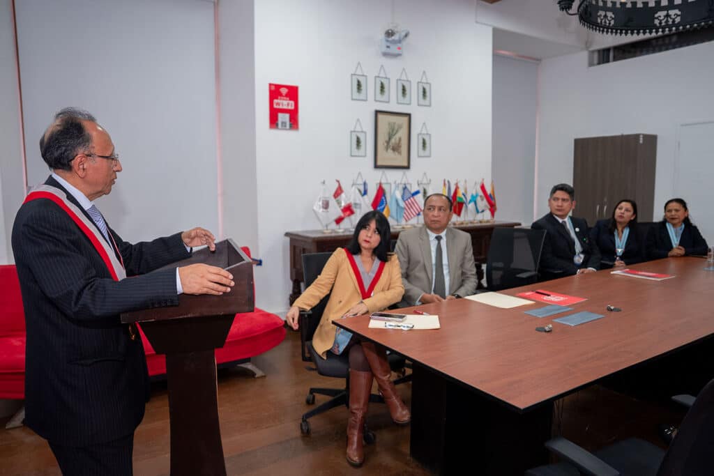 La Universidad Privada San Juan Bautista firmó un convenio con el Colegio de Tecnólogos Médicos del Perú que brindará beneficios académicos y económicos.