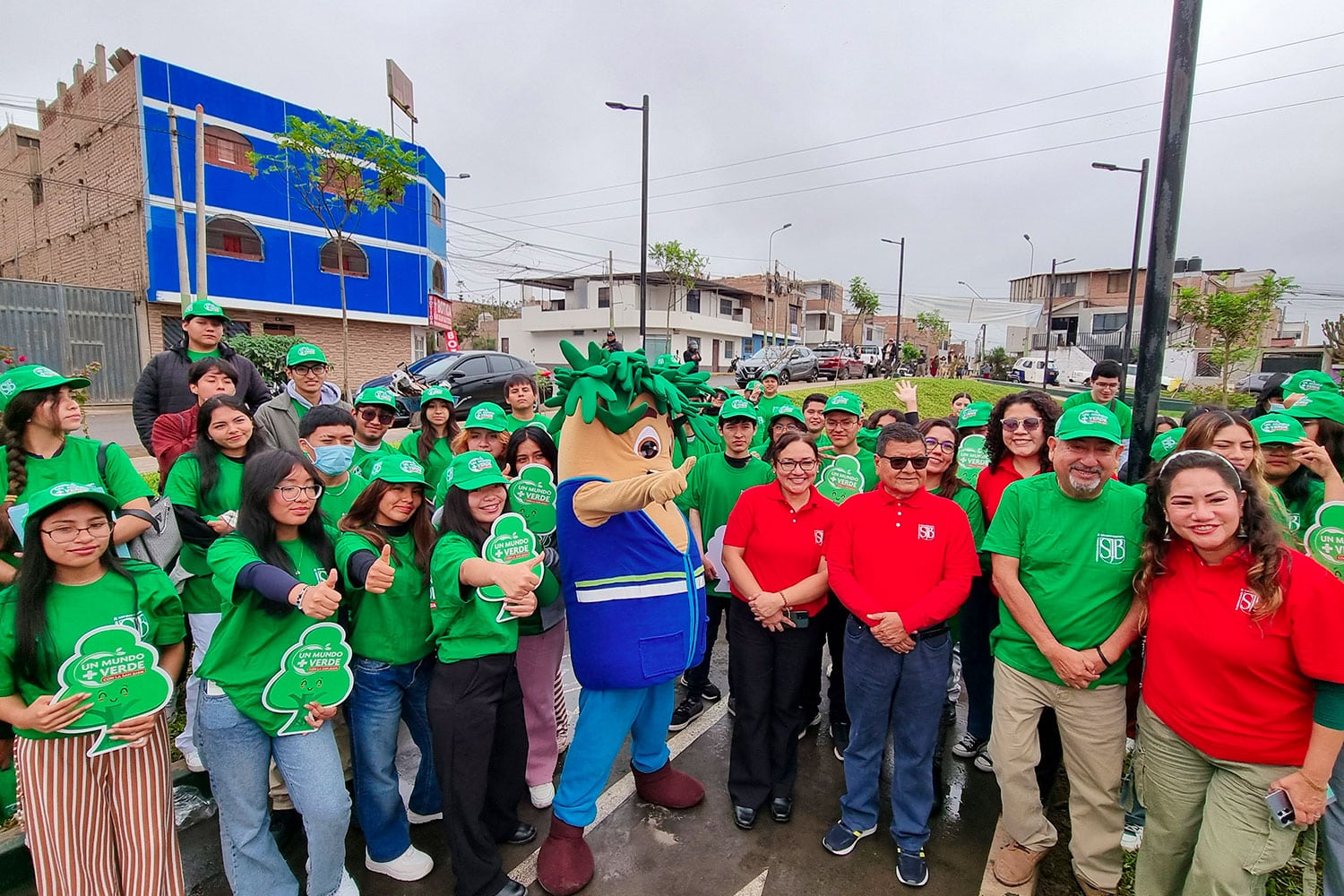 UPSJB lidera jornada de siembra de 500 árboles en Chorrillos