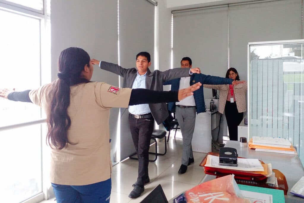 ¡Movimiento y bienestar en la UPSJB! 🤸‍♀️ Nuestra Escuela de Tecnología Médica implementa "Pausas Activas" para el personal administrativo.
