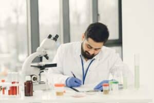 que estudia anatomia patologica
