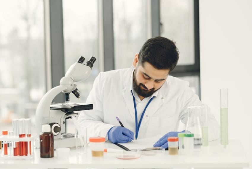 que estudia anatomia patologica