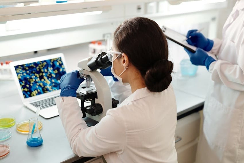 que estudia carrera laboratorio clinico