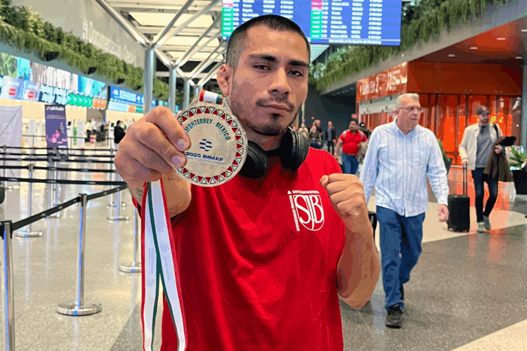 Egresado UPSJB gana medalla de plata en Panamericano de MMA 2025