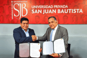 El rector Dr. Alfredo Mendieta Leyva y el alcalde Ing. Félix Ramos Peña sellan la alianza con un gesto de compromiso mutuo por el crecimiento de Tate.