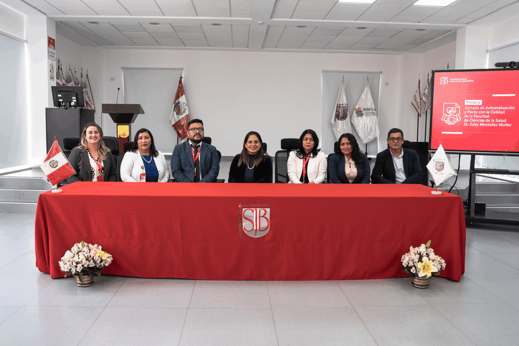 Autoridades de la UPSJB reunidas al inicio de la jornada, reafirmando su compromiso con el fortalecimiento de la cultura de calidad.