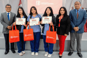 Ceremonia de premiación de estudiantes sanjuaninos, ganadores del concurso “Construyendo Espacios Seguros”, iniciativa impulsada por la Universidad Privada San Juan Bautista.