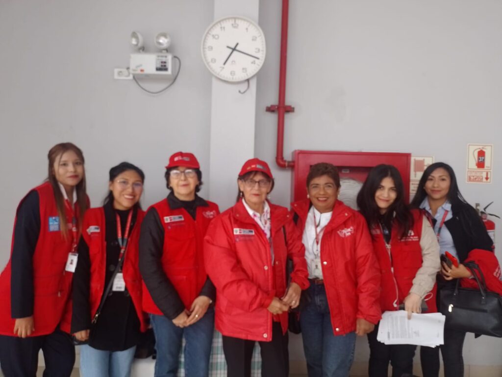 UPSJB destaca reconocimiento nacional a egresada de Derecho por su desempeño en el SECIGRA 2025 5 Solanche Helen Quispe Mendoza, egresada de Derecho de la UPSJB, junto al equipo del Ministerio de Justicia y Derechos Humanos durante sus labores como secigrista en el Programa SECIGRA 2025.