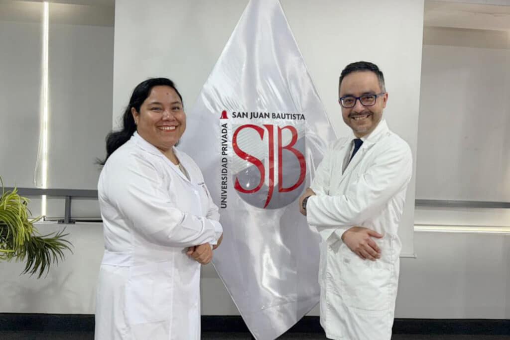 Docentes de la Universidad Privada San Juan Bautista participan en congreso internacional de odontología