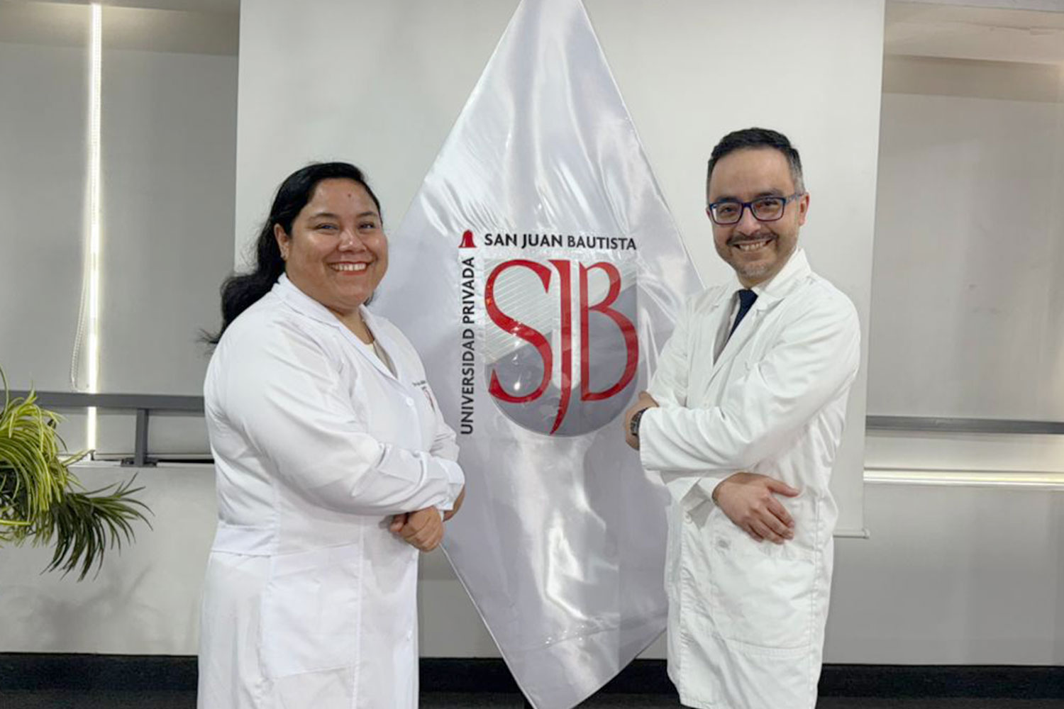 Docentes de la Universidad Privada San Juan Bautista participan en congreso internacional de odontología