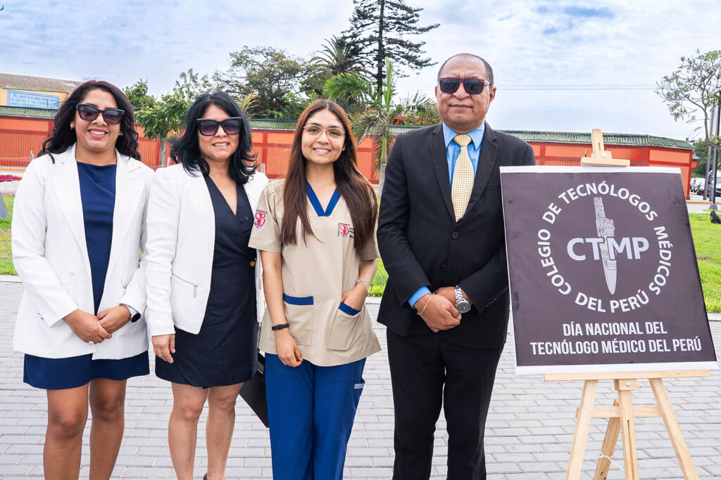 Autoridades, docentes y estudiantes participaron en la ceremonia oficial, proyectando el liderazgo de la Escuela Profesional de Tecnología Médica de la UPSJB a nivel nacional.
