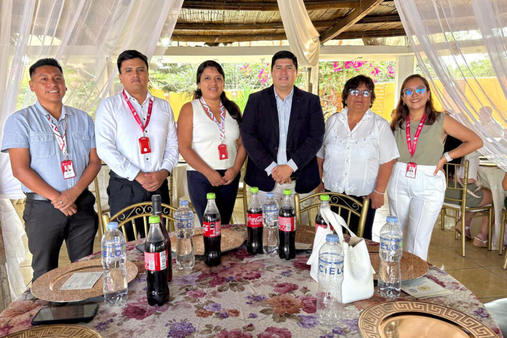 Universidad Privada San Juan Bautista fortalece al Hospital San José de Chincha 3 Equipo de la Universidad Privada San Juan Bautista en reunión institucional tras entrega de equipos al Hospital San José de Chincha