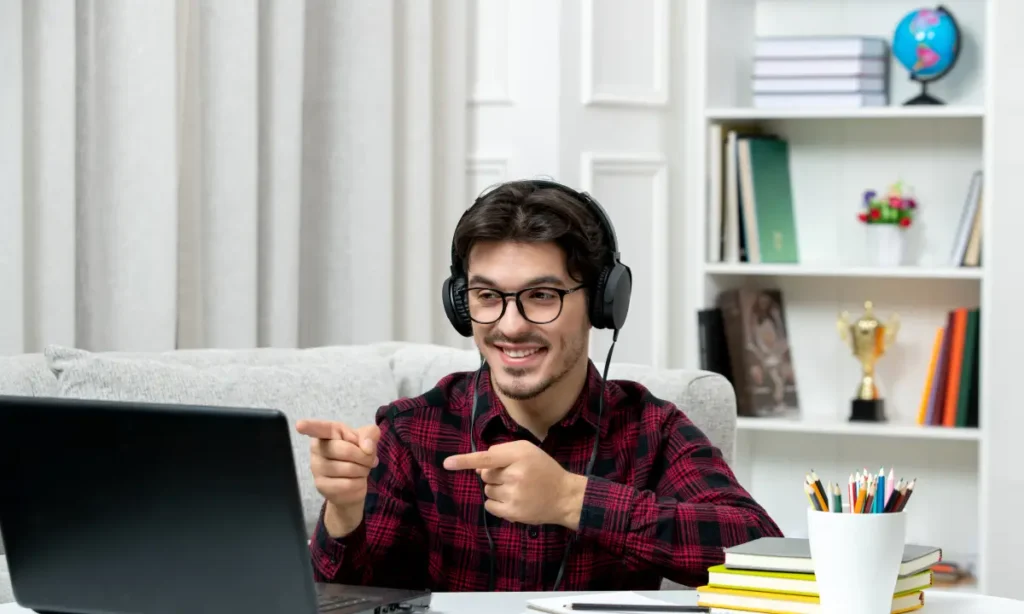Alumno de una maestría online en clases.