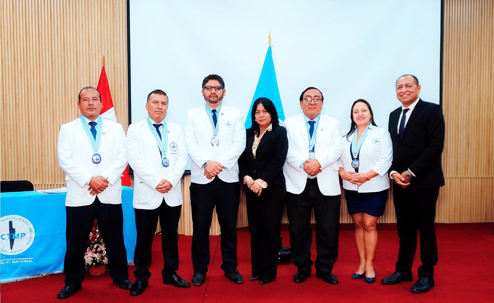 Autoridades durante ceremonia del Día del Tecnólogo Médico