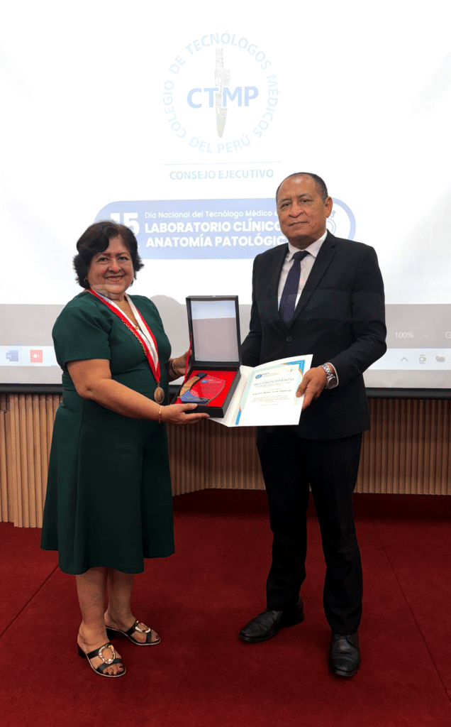 Dr. Segundo León Sandoval de la UPSJB recibe reconocimiento como Investigador Distinguido