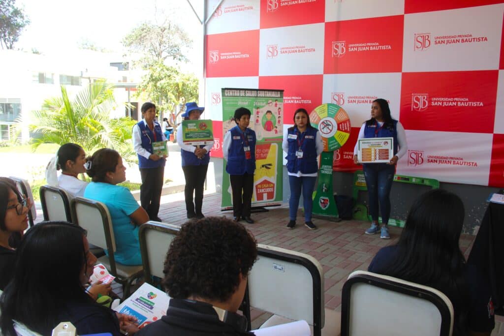 Autoridades de la Municipalidad Distrital de Subtanjalla en campaña de salud de la UPSJB