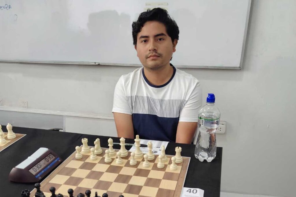 La delegación de ajedrez de la UPSJB brilla en el Campeonato Nacional Amateur 2026. Conoce el logro de Pedro Pachas y cómo impulsamos el deporte universitario.