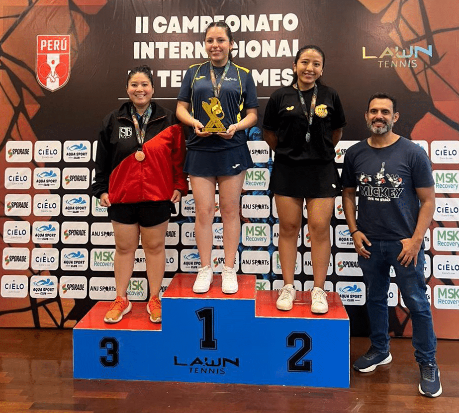 Tenis de mesa UPSJB logra medallas en campeonato internacional en Lima