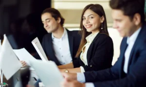 Alumna de maestría en gestión pública trabajando en el sector público.