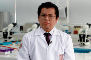 El Dr. Jeff Huarcaya es el primer psiquiatra Investigador Distinguido RENACYT en Perú. Conoce cómo su labor en la UPSJB eleva el estándar científico.