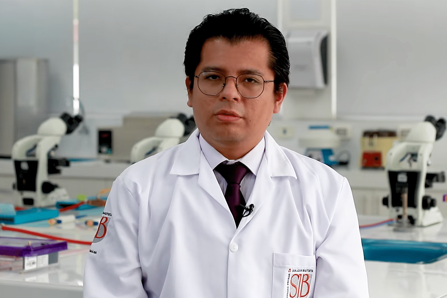 El Dr. Jeff Huarcaya es el primer psiquiatra Investigador Distinguido RENACYT en Perú. Conoce cómo su labor en la UPSJB eleva el estándar científico.