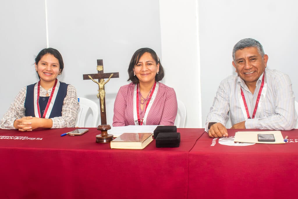 Estudiantes de Estomatología de la UPSJB sustentan tesis bajo la modalidad de artículo científico 1 np.artcient foto2