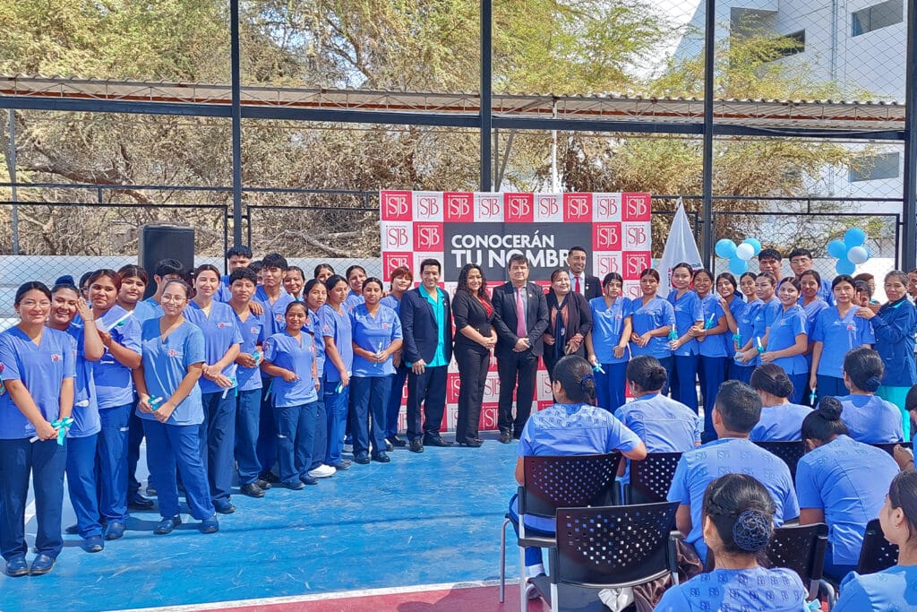 Ceremonia de la Luz reunió a estudiantes de Enfermería UPSJB