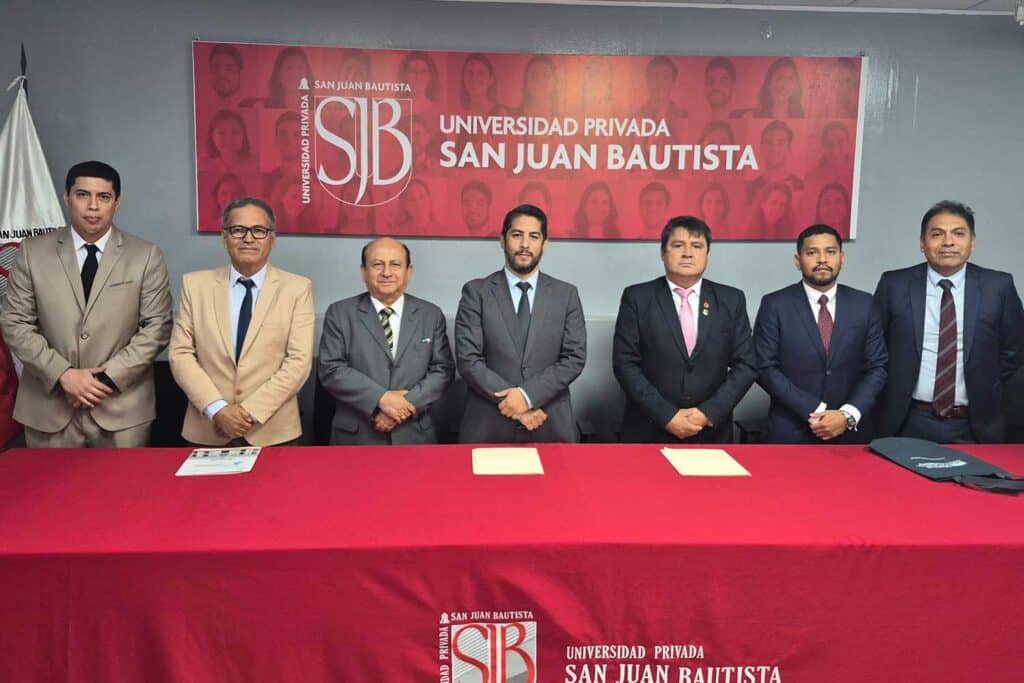 Autoridades de la UPSJB Ica y funcionarios del Congreso de la República en el Taller de Formación Parlamentaria de Derecho.