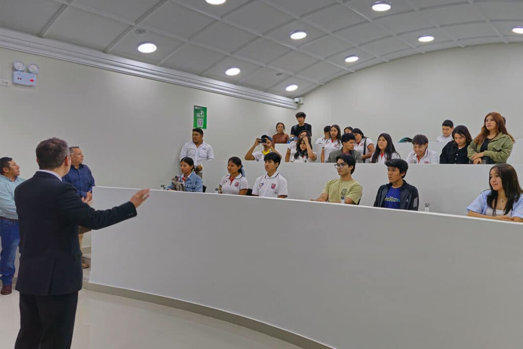Conferencia especializada sobre vitivinicultura dirigida a estudiantes de Ingeniería en Enología y Viticultura de la UPSJB.