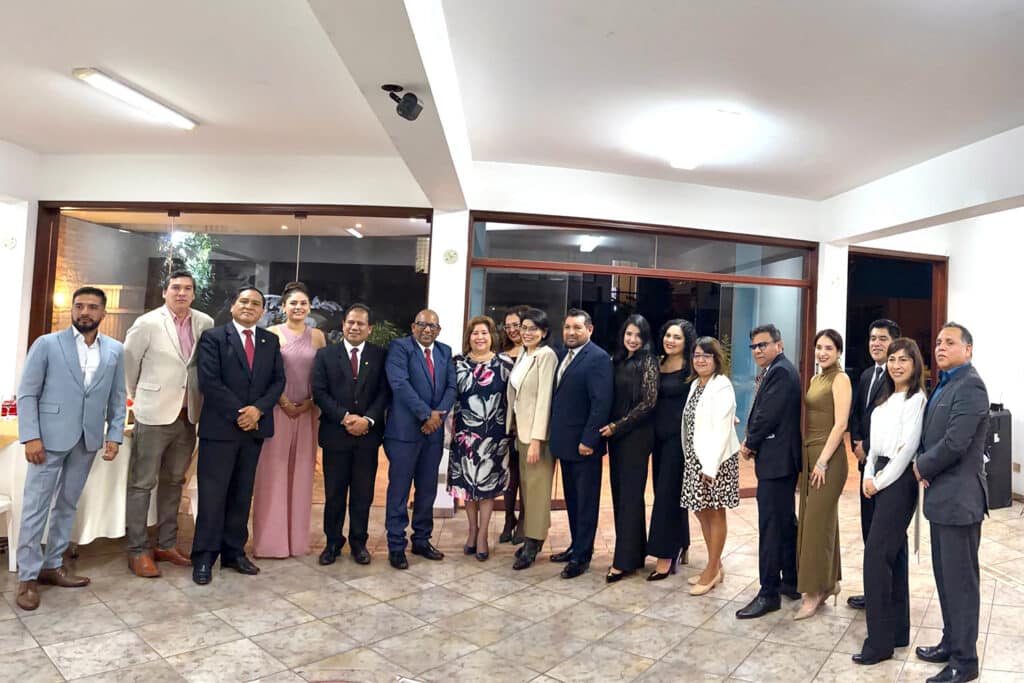 III Promoción de la Maestría en Derecho, Gestión Parlamentaria y Sistemas Electorales celebró reunión de confraternidad 1 Integrantes de la III Promoción de la Maestría en Derecho, Gestión Parlamentaria y Sistemas Electorales de la UPSJB posan durante reunión de confraternidad académica.