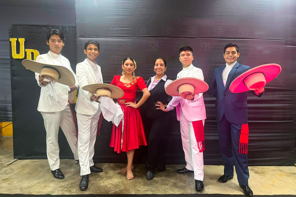 UPSJB clausura con éxito sus talleres artísticos y culturales del semestre 2026-I 3 Estudiantes de la UPSJB Filial Chincha participan en la clausura de talleres artísticos y culturales 2026-I mostrando talento y expresión escénica.
