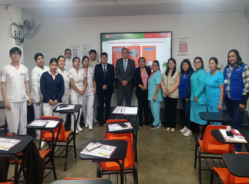 Campaña preventiva contra el dengue fortalece la salud comunitaria en Ica con participación de UPSJB 1 Dr. Alfredo Mendieta Leyva junto a estudiantes y representantes de salud durante campaña preventiva contra el dengue en Ica.