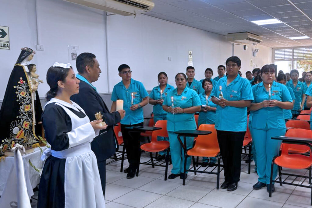 Futuros enfermeros de la UPSJB fortalecen su vocación de servicio en ceremonia institucional 2 npenffoto1