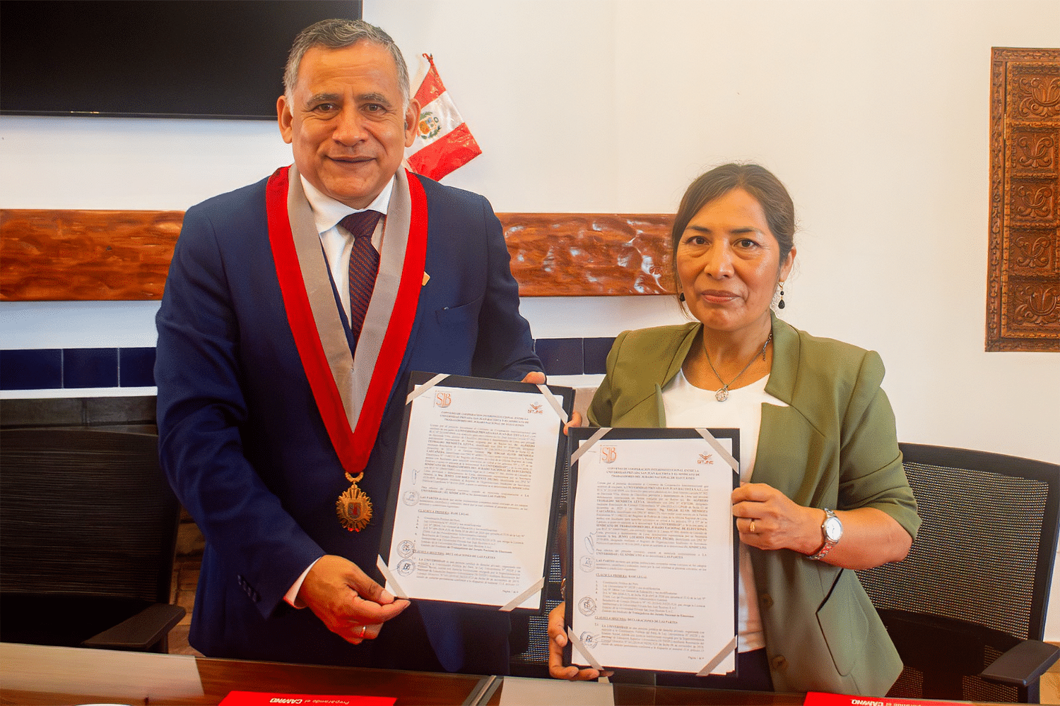 Firma de convenio de cooperación interinstitucional entre la UPSJB y el Sindicato de Trabajadores del JNE.