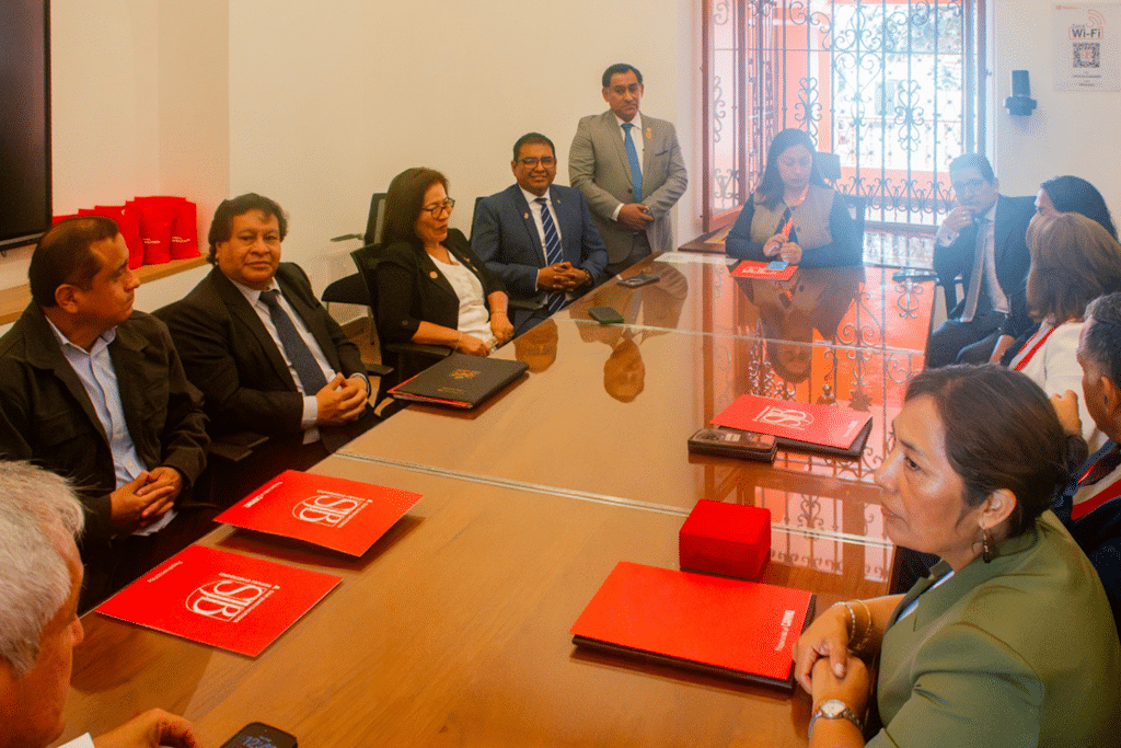 UPSJB y el Sindicato de Trabajadores del JNE suscriben convenio de cooperación interinstitucional para promover la formación profesional 2 img 3 1