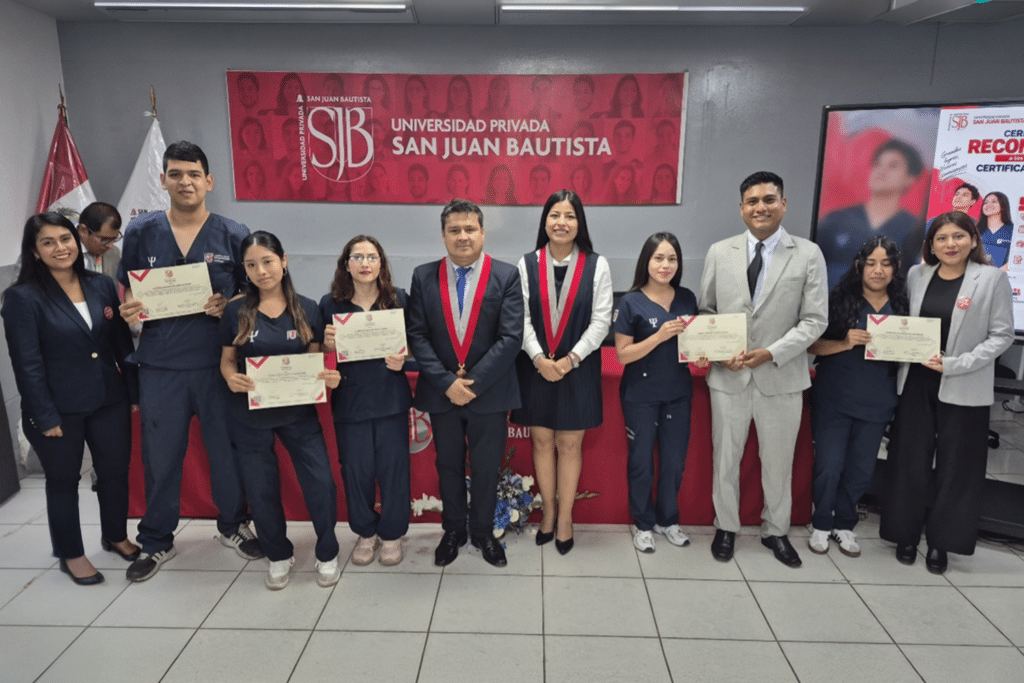 UPSJB reconoce el logro académico de sus estudiantes mediante la Certificación Progresiva 2026-1 en la Filial Ica 2 13