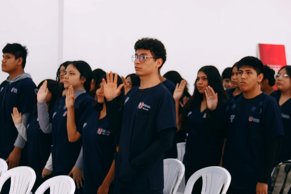 Ceremonia de Bienvenida “El compromiso de escuchar” fortalece la identidad profesional de los estudiantes de Psicología en la Filial Chincha 3 2