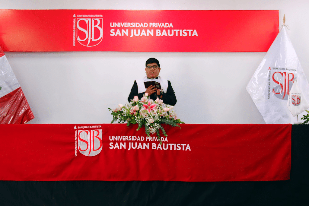 Ceremonia de Bienvenida “El compromiso de escuchar” fortalece la identidad profesional de los estudiantes de Psicología en la Filial Chincha 2 5