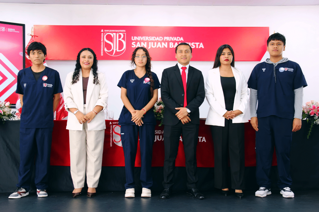 Ceremonia de Bienvenida “El compromiso de escuchar” fortalece la identidad profesional de los estudiantes de Psicología en la Filial Chincha 5 6