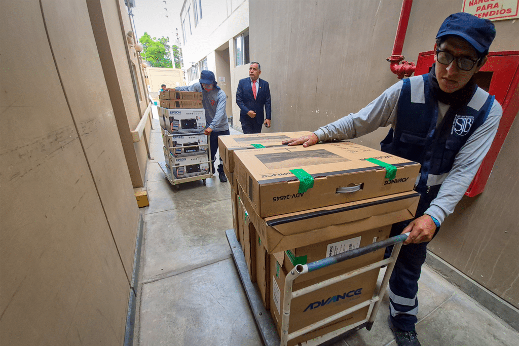 Universidad Privada San Juan Bautista fortalece su compromiso con la salud pública de Ica mediante la entrega de equipamiento al Hospital Santa María del Socorro 1 BLOG 2 HSMS