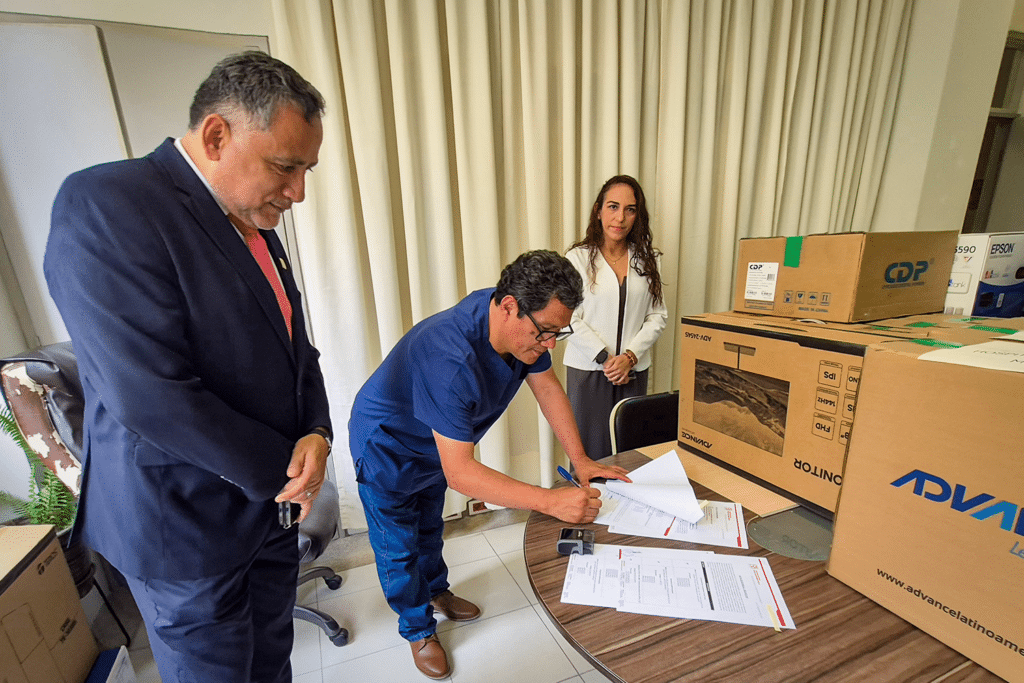 Universidad Privada San Juan Bautista fortalece su compromiso con la salud pública de Ica mediante la entrega de equipamiento al Hospital Santa María del Socorro 4 BLOG 5 HSMS