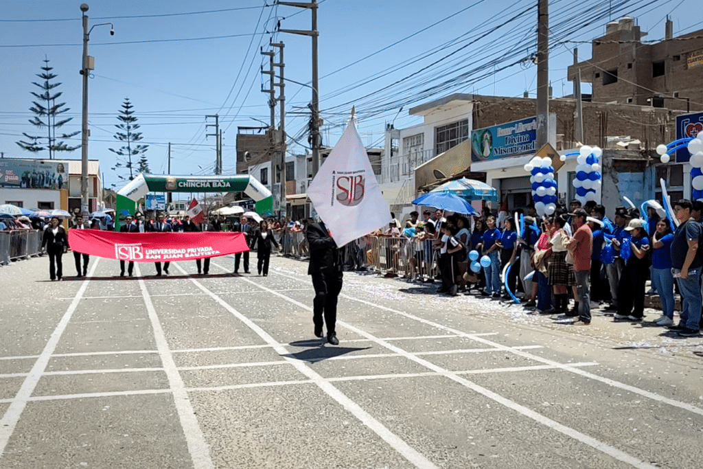 UPSJB Filial Chincha participa en desfile cívico por el 489.º aniversario de Chincha Baja 4 BLOG DESFILE 2