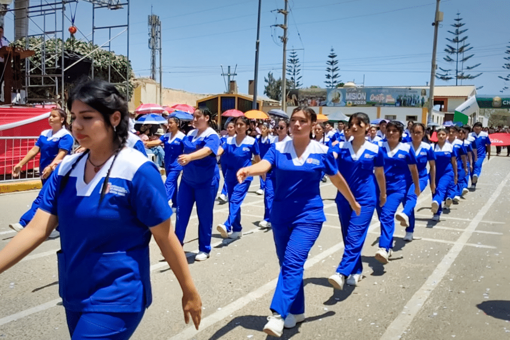 UPSJB Filial Chincha participa en desfile cívico por el 489.º aniversario de Chincha Baja 1 BLOG DESFILE 4