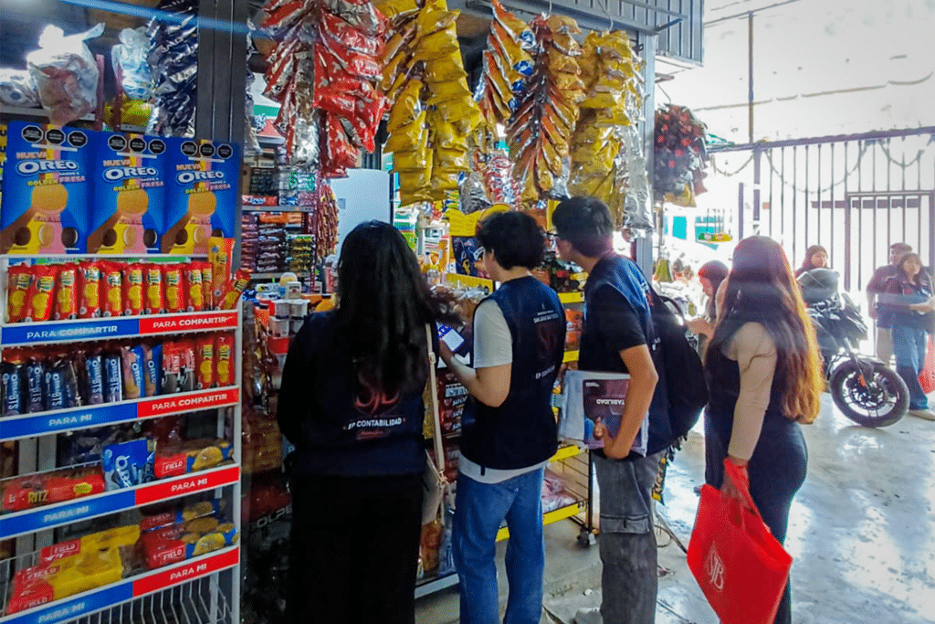 Estudiantes de Contabilidad de la UPSJB promueven la cultura tributaria en Chincha mediante el proyecto NAF 3 BLOG NAF 3