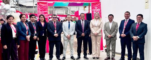Autoridades de la Universidad Privada San Juan Bautista participan en la inauguración de la jornada "San Juan Te Asesora" en la Filial Chincha, junto a docentes y representantes académicos.