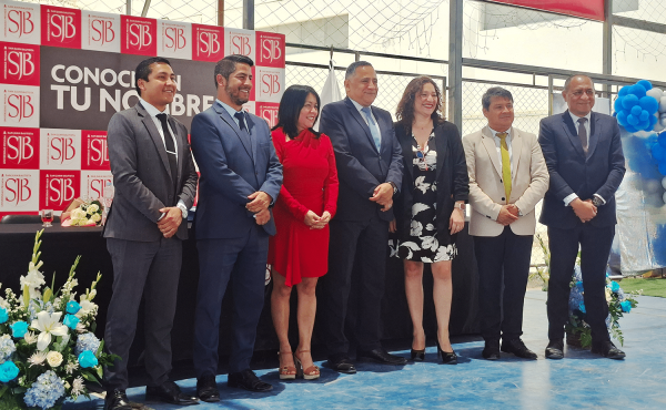 La ceremonia central reunió a autoridades, docentes y estudiantes en una jornada que celebró el 12° aniversario de la Escuela Profesional de Tecnología Médica.