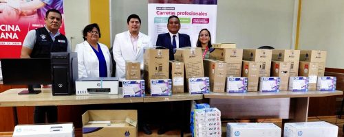 Entrega de computadoras e impresoras por parte de la UPSJB al Hospital San José de Chincha