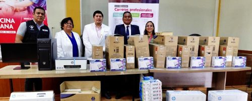 Entrega de computadoras e impresoras por parte de la UPSJB al Hospital San José de Chincha