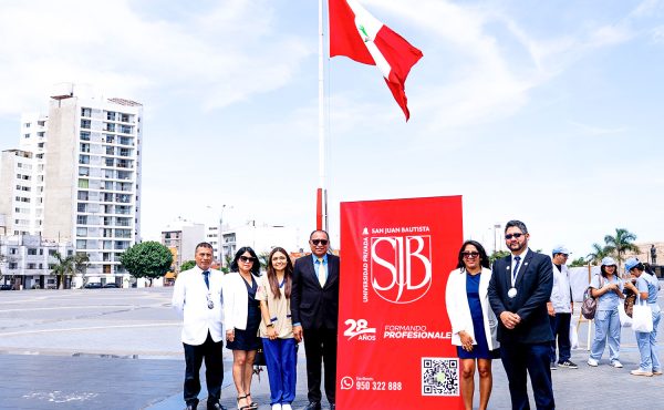 Equipo de la Escuela de Tecnología Médica con miembros del Colegio de Tecnólogos
