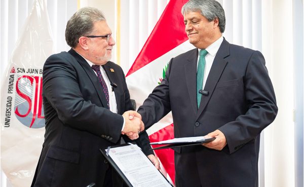Dr. Alberto Casas Lucich, rector de UPSJB firma convenio con SITRACON